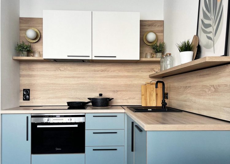 Pici lakás remek felújítása helytakarékos megoldásokkal - kényelmes élettér 22m2-en