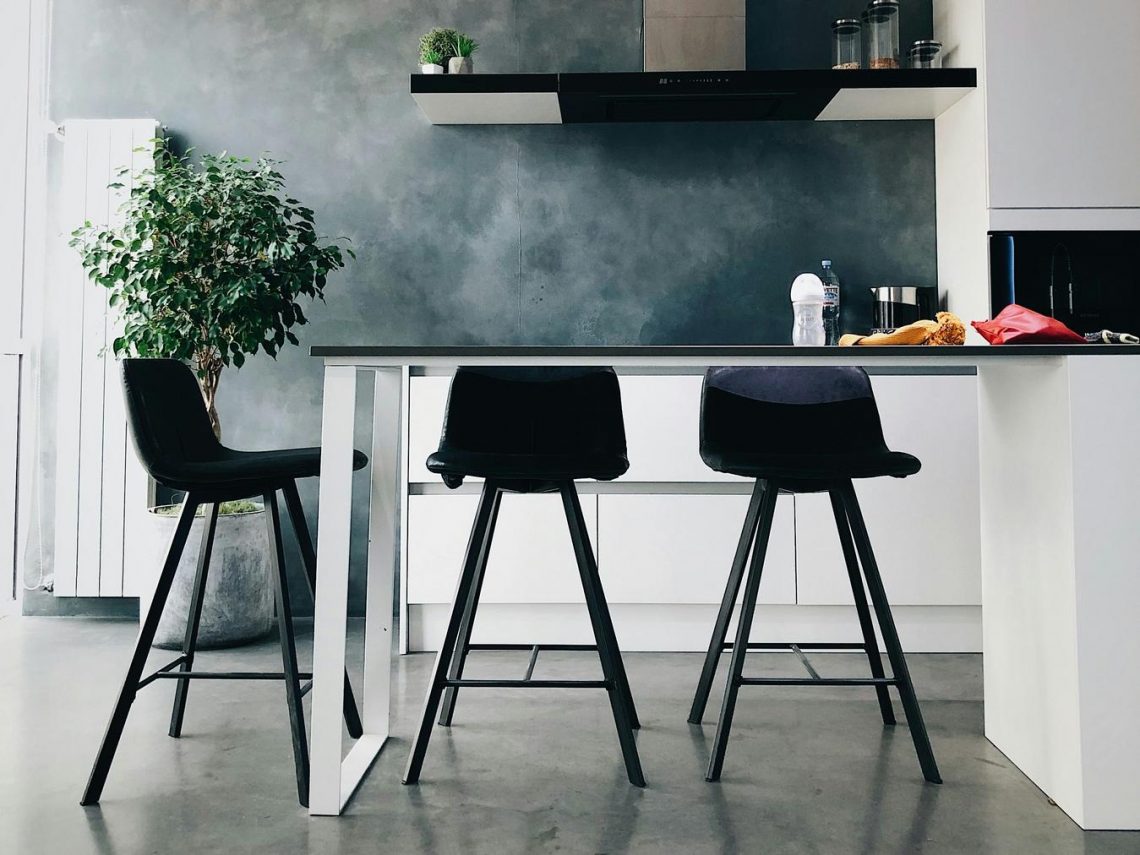 Sokoldalú bárszékek a lakásba