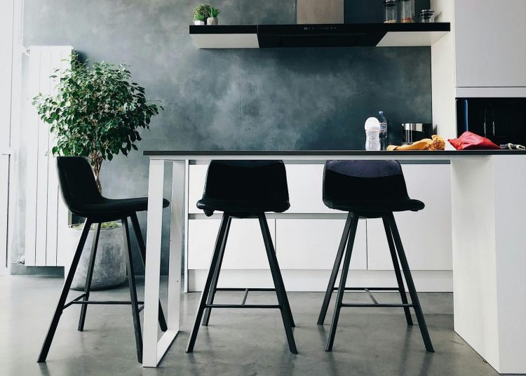 Sokoldalú bárszékek a lakásba