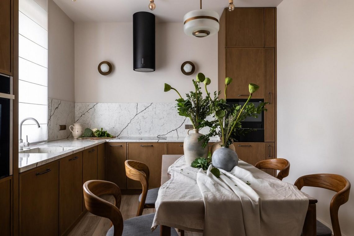 95m2-es családi ház berendezése öko-sikk stílusban, természetes anyagokkal