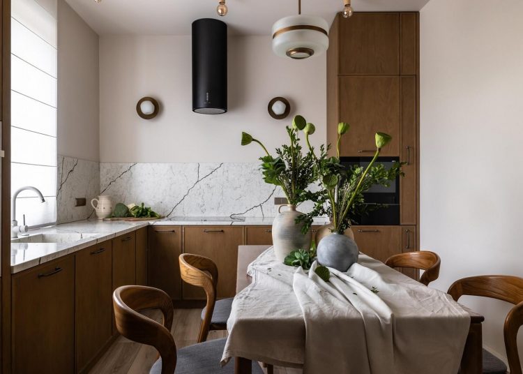 95m2-es családi ház berendezése öko-sikk stílusban, természetes anyagokkal