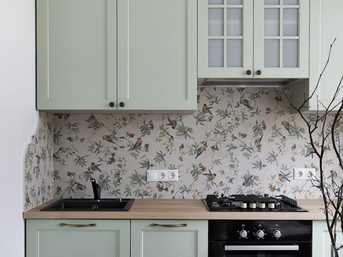 Szép konyha dizájn és tapéták fiatal nő 55m2-es otthonában