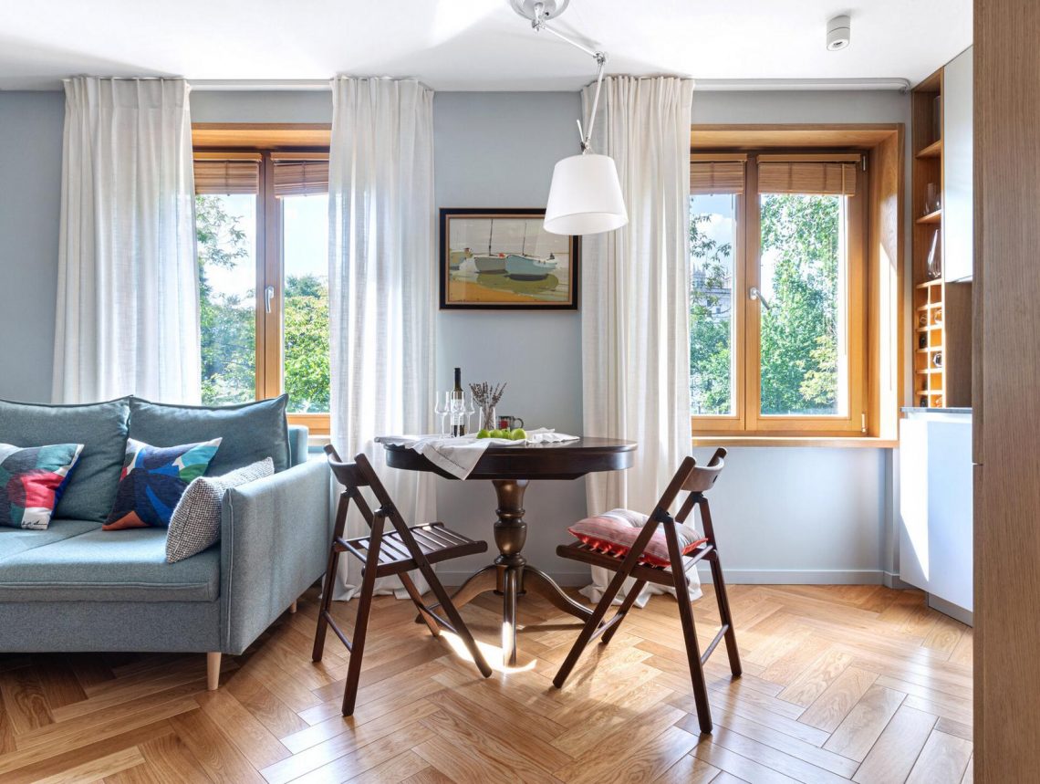 Zöldre néző, 38m2-es lakás téglaházban - hangulatos, vidéki otthont idéző berendezés nagyvárosban