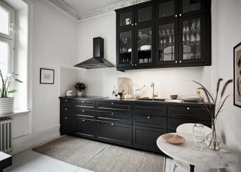 Fekete konyha: örök elegancia modern köntösben