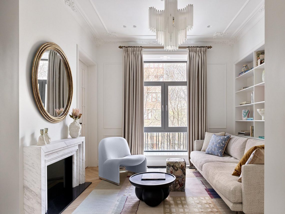 Franciás enteriőr fiatal nő 57m2-es, kétszobás lakásában