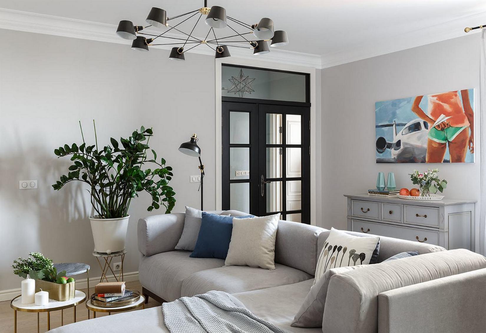 Egyedül élő nő kényelmesre hangolt otthona tágas konyha-nappalival, semleges színpalettával