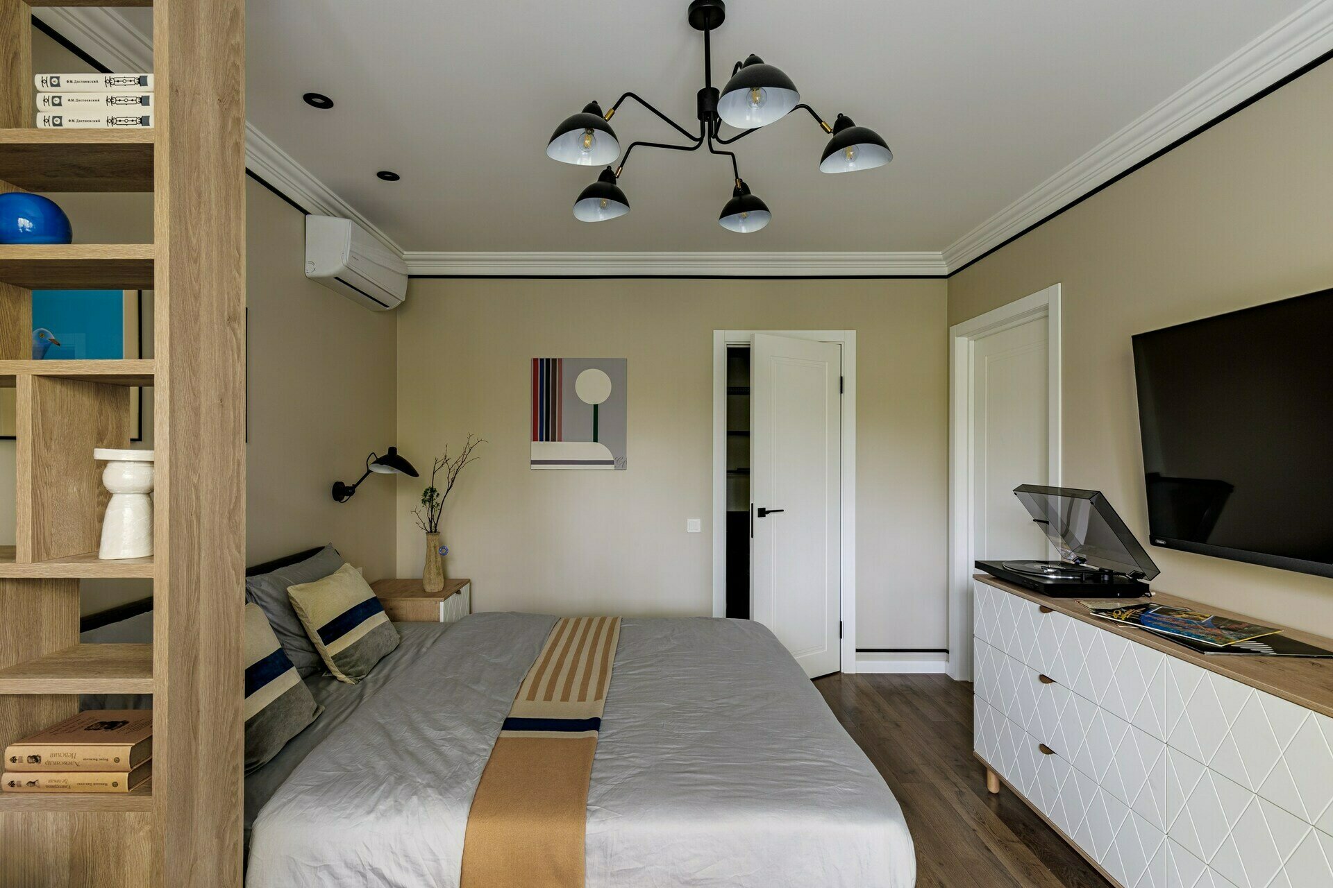 Egyetemista lánynak berendezett 46m2-es lakás - lerobbant állapotból stílusos, jól átgondolt terek