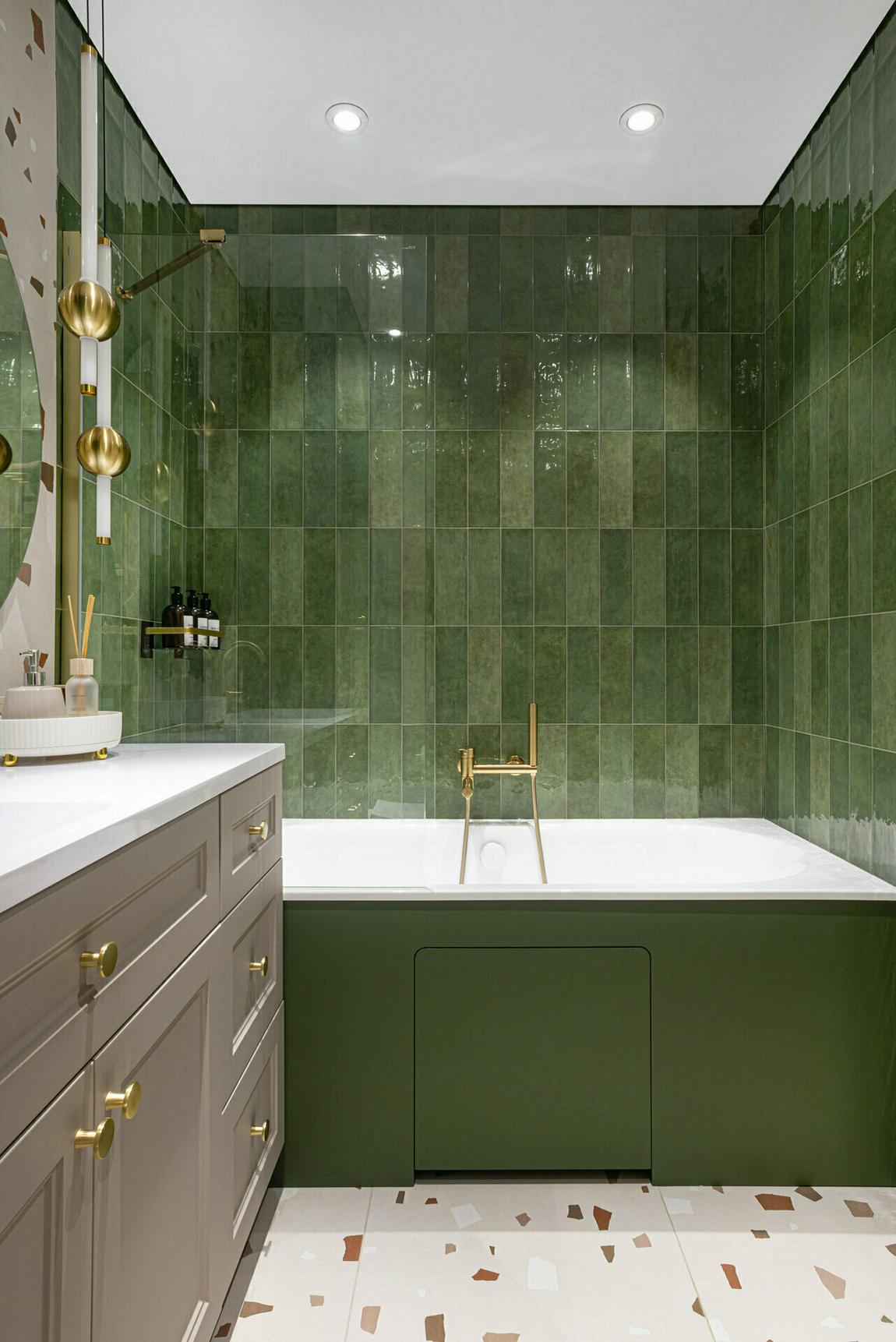 Fürdőszoba: unalmas design helyett szép szín, terrazzo burkolat és funkcionális megoldások