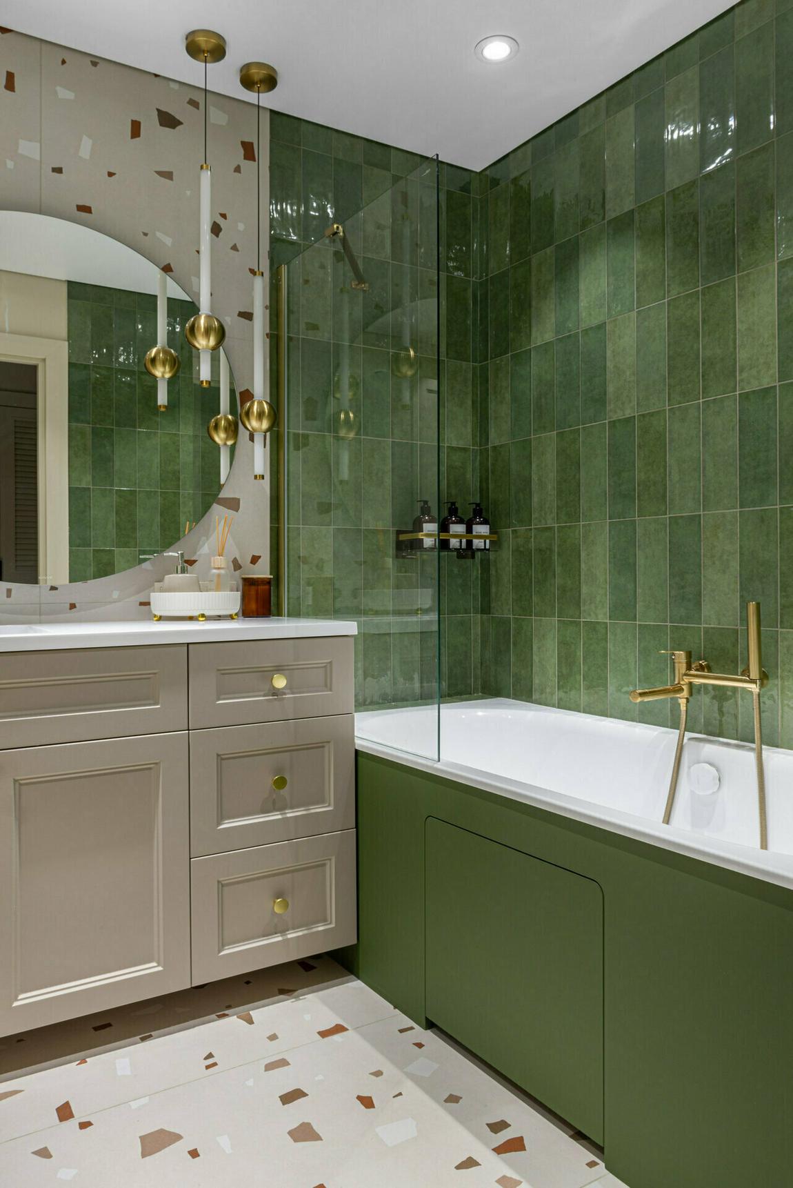Fürdőszoba: unalmas design helyett szép szín, terrazzo burkolat és funkcionális megoldások