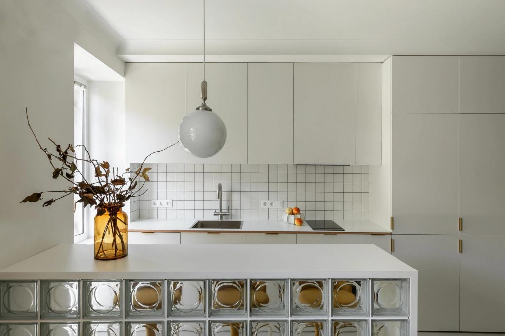 Hogyan lett egy elhanyagolt 25m2-es ingatlanból modern és élhető kislakás
