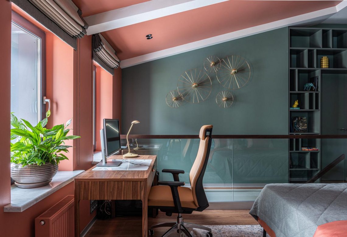 Kirobbanóan színes, kreatív tetőtéri lakás, házaspár 90m2-es otthona