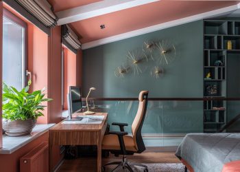 Kirobbanóan színes, kreatív tetőtéri lakás, házaspár 90m2-es otthona