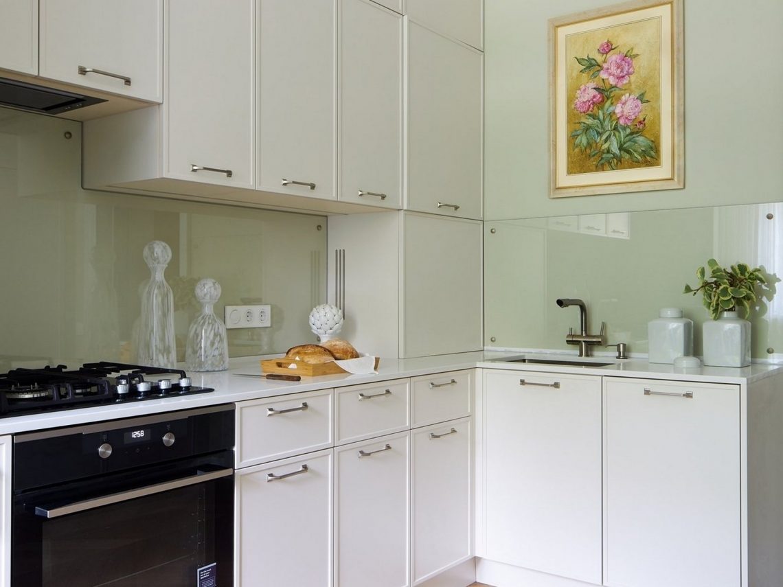 Nyugdíjas házaspár otthona békés vidéki hangulattal, könnyed, stílusos berendezéssel