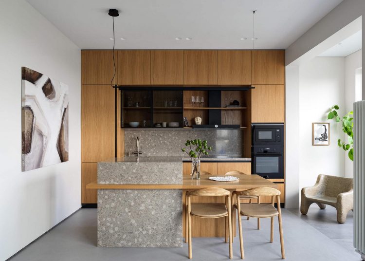 Panorámás, 65m2-es lakás modern berendezése egy házaspárnak