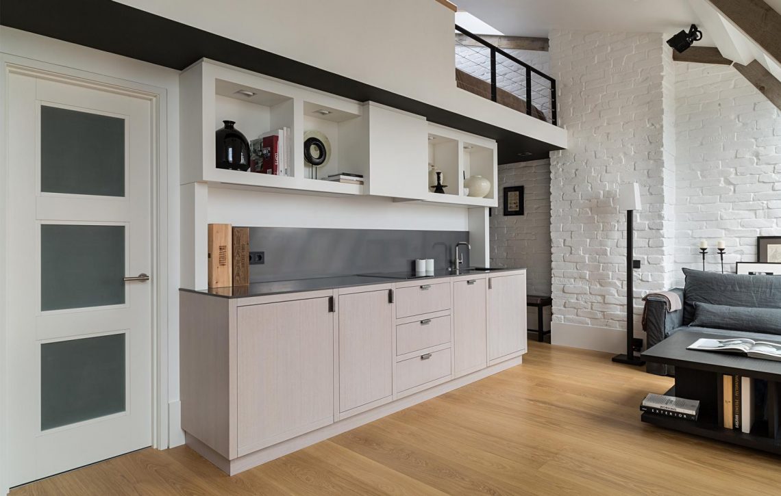 Tetőtéri legénylakás kényelmes, otthonos berendezése, 40m2