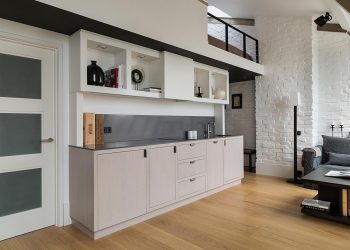 Tetőtéri legénylakás kényelmes, otthonos berendezése, 40m2