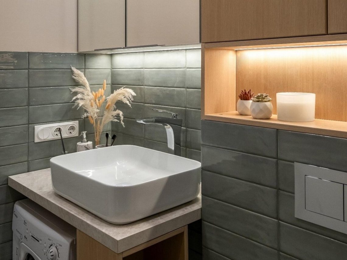 8 remek ötlet kis fürdőszobák berendezéséhez, példákkal