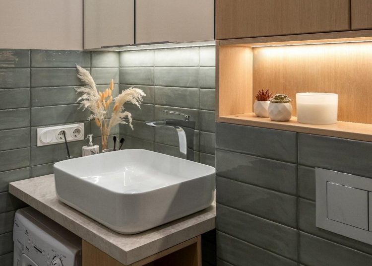 8 remek ötlet kis fürdőszobák berendezéséhez, példákkal