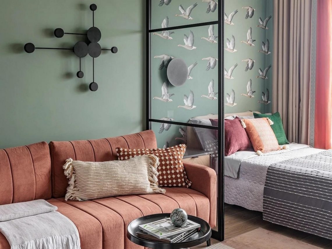 Nyugdíjas nő nagyon otthonosan és ízlésesen berendezett 39m2-es lakása