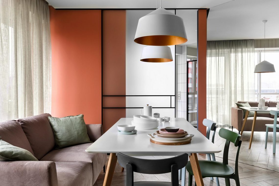 Család szabálytalan alaprajzú új lakásának egyedi berendezése 76m2-en