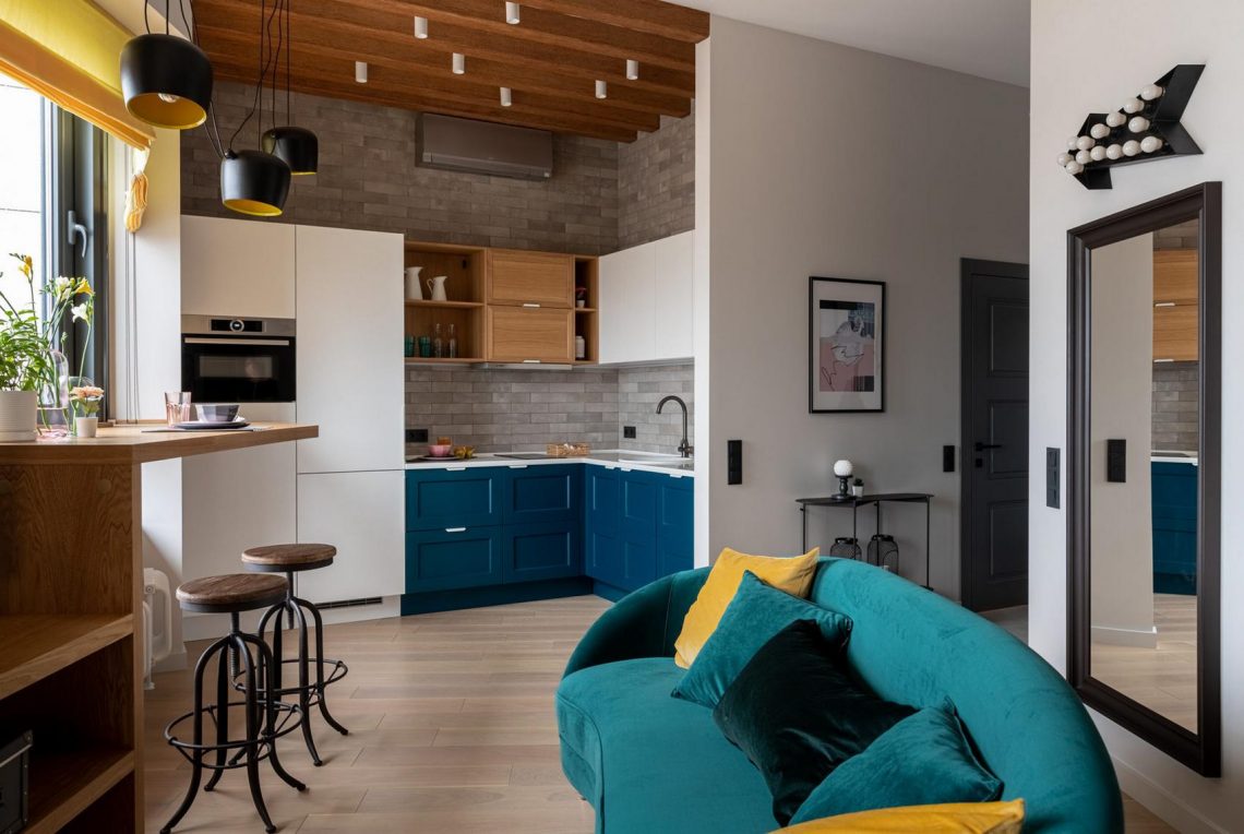 Fiatal nő 45m2-es lakása könnyed loft hangulatú berendezéssel