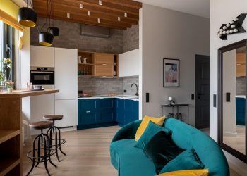 Fiatal nő 45m2-es lakása könnyed loft hangulatú berendezéssel