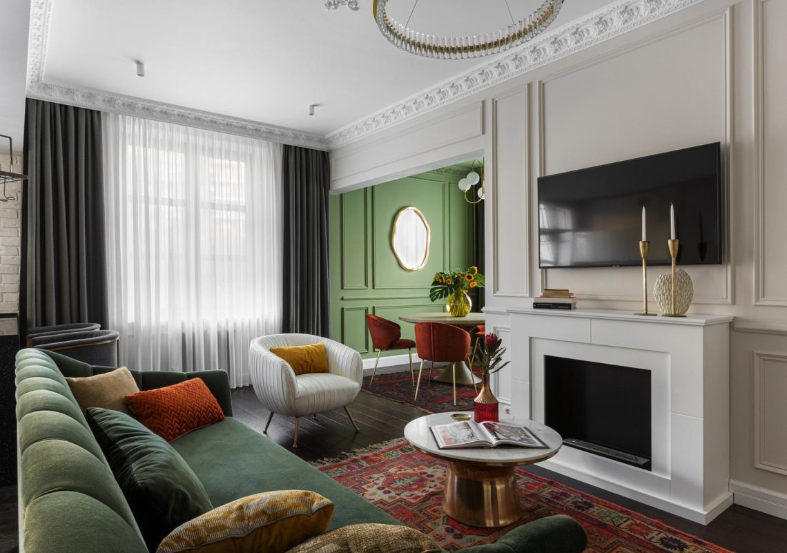 Pompás terek fiatal nő 60m2-es lakásában, színes, eklektikus berendezés