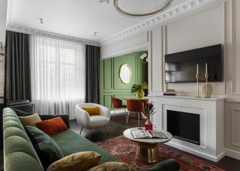 Pompás terek fiatal nő 60m2-es lakásában, színes, eklektikus berendezés