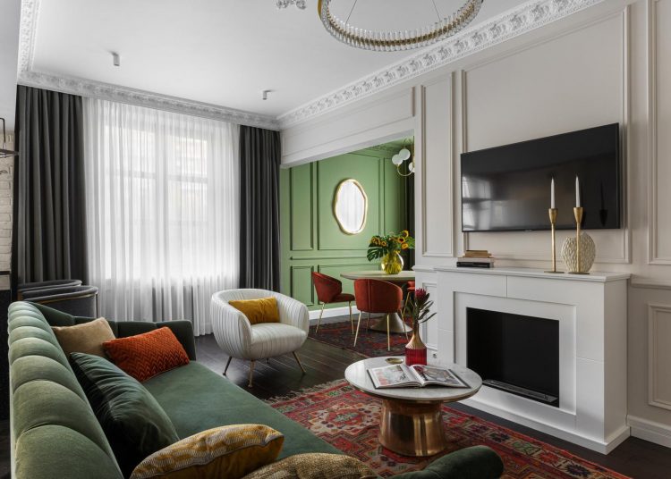 Pompás terek fiatal nő 60m2-es lakásában, színes, eklektikus berendezés