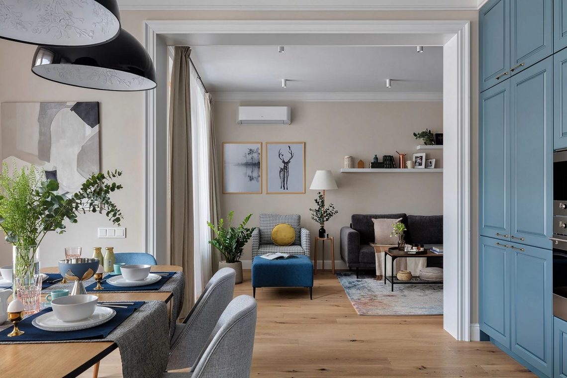 Tágas konyha, napfényes, nyárias hangulat homok-tenger színsémával, 108m2