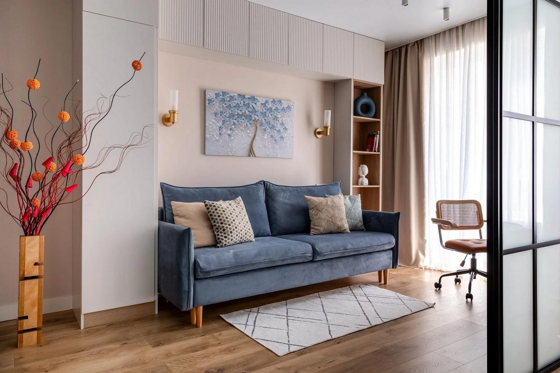 Vízparti kis lakás berendezése házaspárnak családi nyaralásokhoz