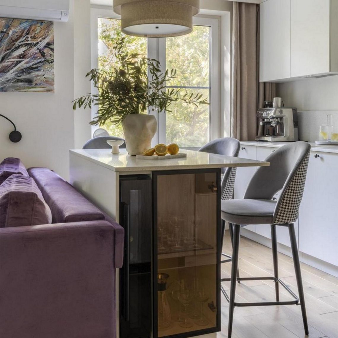 42 m2 egy fiatal sportolónőnek: praktikum, kényelem és nőiesség kombinációja