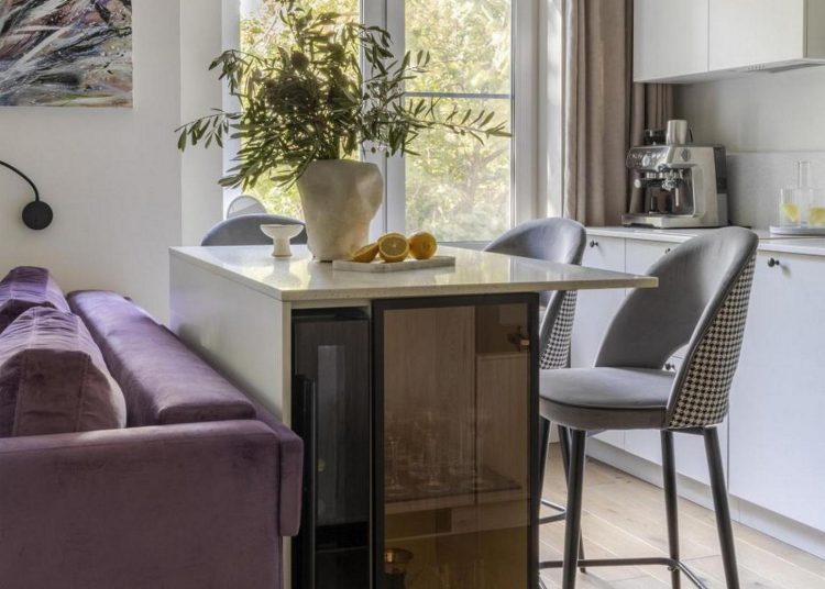 42 m2 egy fiatal sportolónőnek: praktikum, kényelem és nőiesség kombinációja