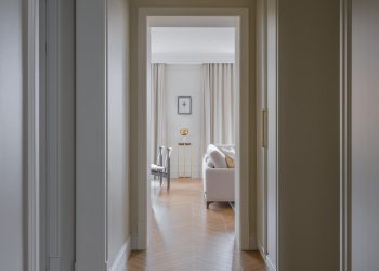 9 ötlet és megoldás keskeny előszoba és folyosó tágítására; design tippek