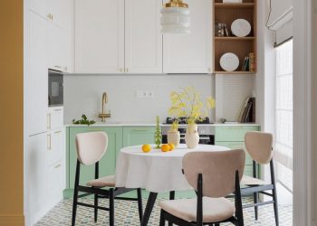 Anya és iskolás lánya otthona: napsárga előszoba, kényelmes konyha, tágas gyerekszoba, 64m2