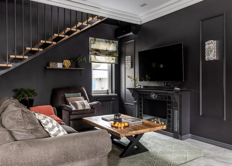 Borvörös hálószoba és fekete nappali-konyha - merész dekoráció egy kétszintes sorházban