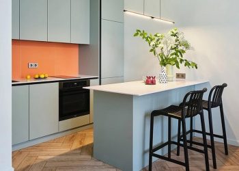 Egyszerű megoldásokkal és visszafogott modern stílusban berendezett 40m2-es lakás