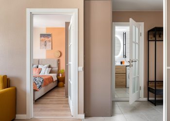 Kevés pénzből, meleg színárnyalatokkal felújított 33m2-es lakás