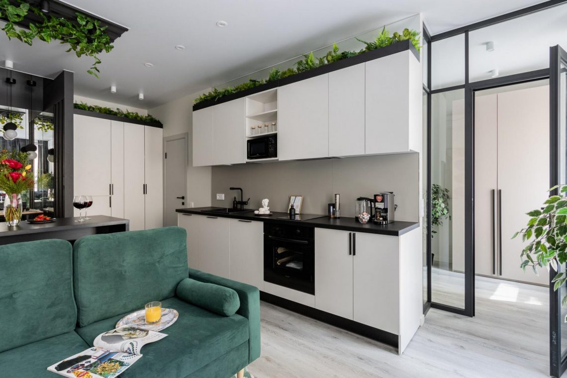 Leharcolt kis lakás modern átalakítása új elrendezéssel, 34m2