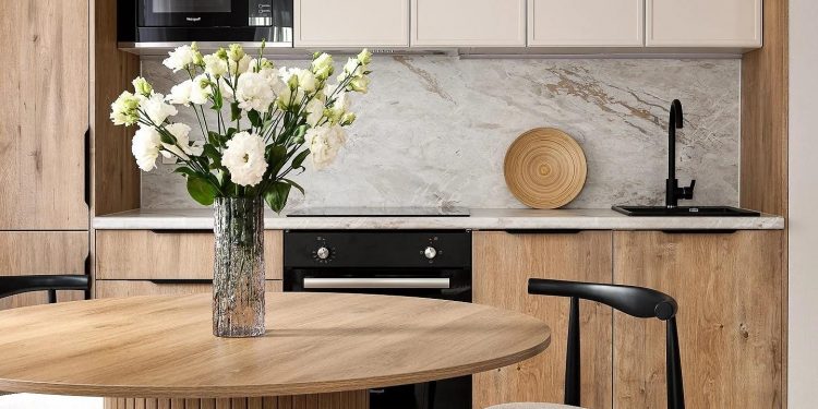 Modern konyhatervezés 2025: konyhatrendek és divatos színek