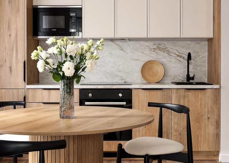 Modern konyhatervezés 2025: konyhatrendek és divatos színek