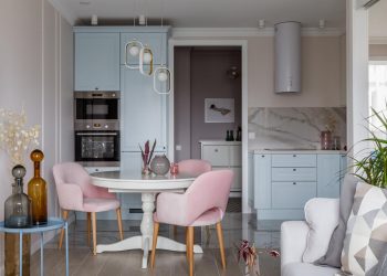 Nőies lakás, ahol a kék és rózsaszín árnyalatok frissé, vidámmá és otthonossá varázsolták a tereket, 51m2