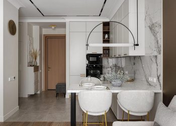 Hogyan lett 38m2 rendkívül elegáns és könnyed tér aranyszínű kiegészítőkkel, kellemes, világos árnyalatokkal