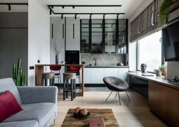 Sportsarok és otthoni munkahely - legénylakás funkcionális berendezéssel és férfias karakterrel