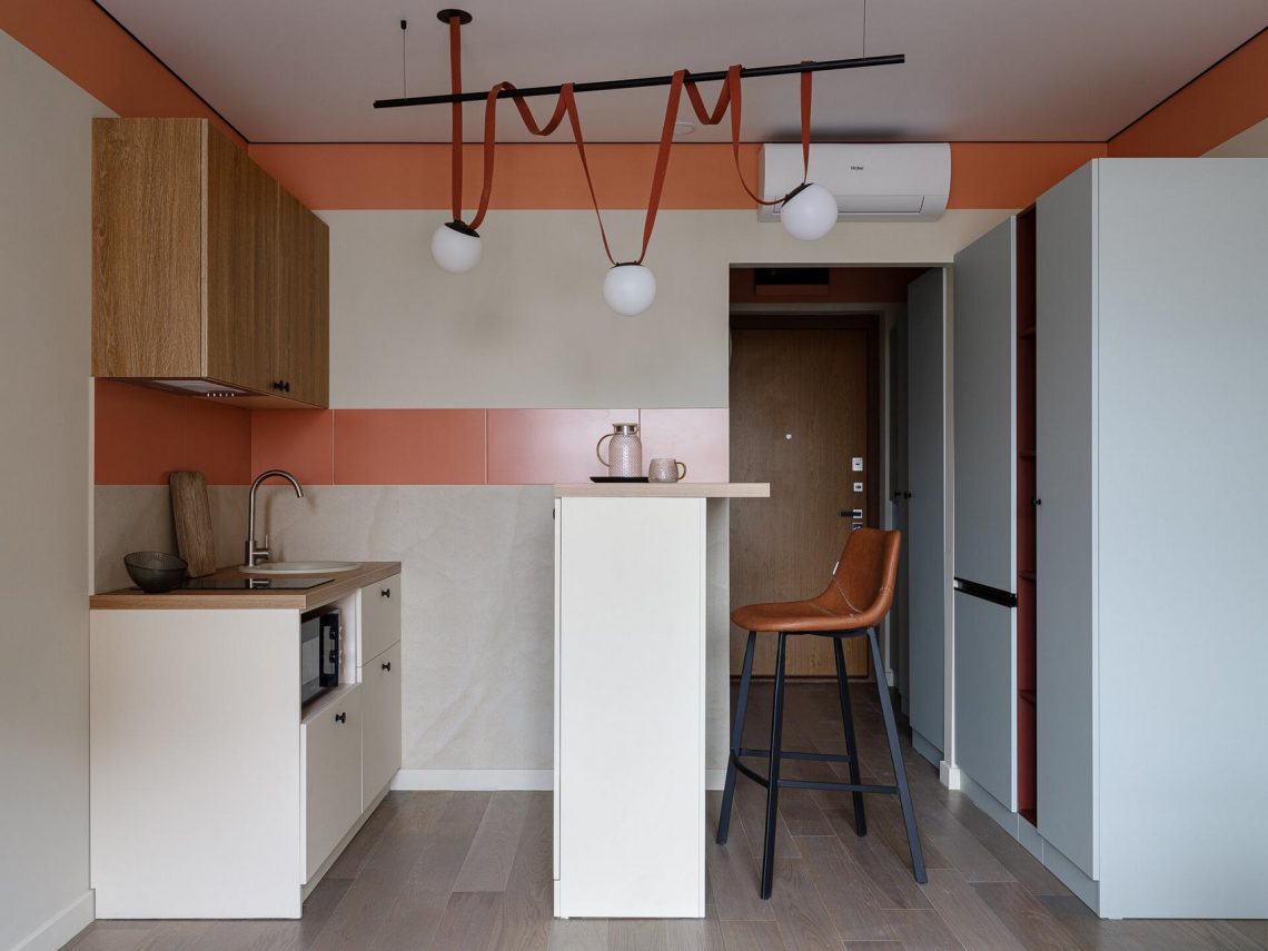 Apró lakás zseniálisan megtervezett tárolási megoldásokkal, 22m2