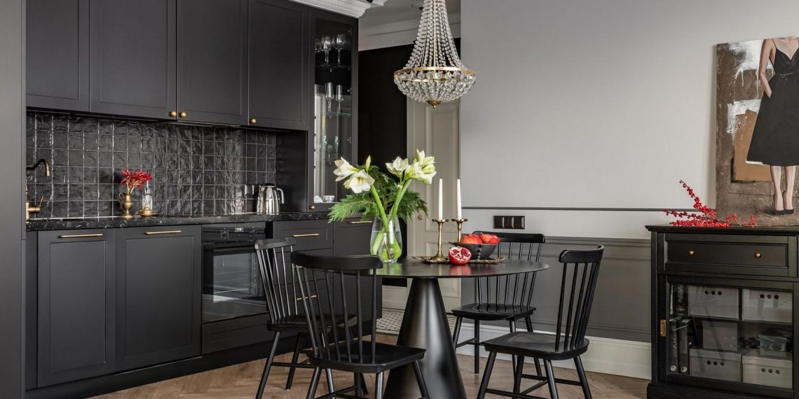 Fekete részletek teszik egészen különlegessé a 72m2-es lakás berendezését