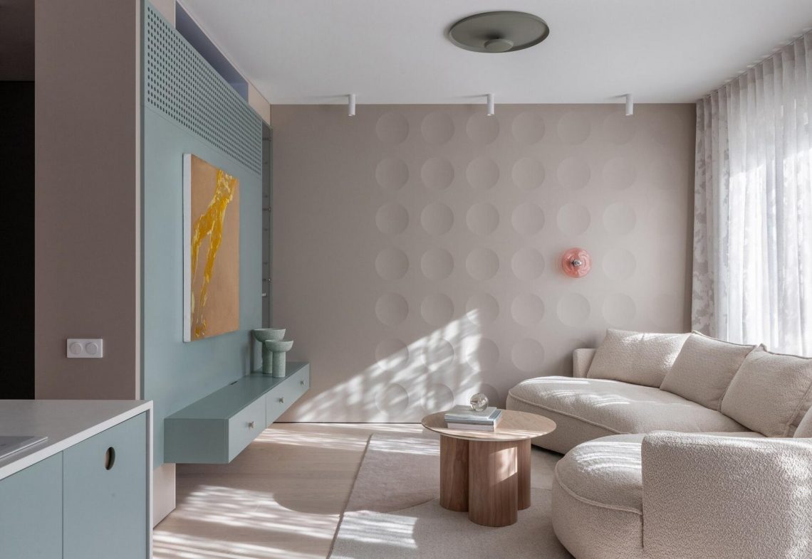 Sokat utazó házaspár különlegesen, konkrét stílushoz nem kötődően berendezett otthona