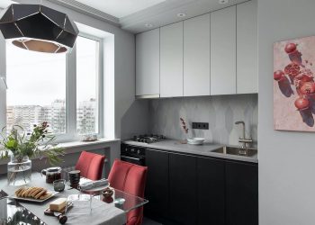 Masszázs szoba és stílusos, színes részletek férfi panellakásában