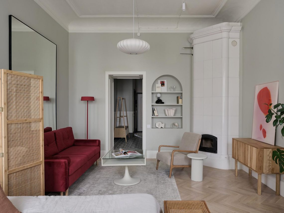 Franciás hangulatot kapott a fiatal nő otthona - szabálytalan alakú, 45m2-es lakás régi bérházban