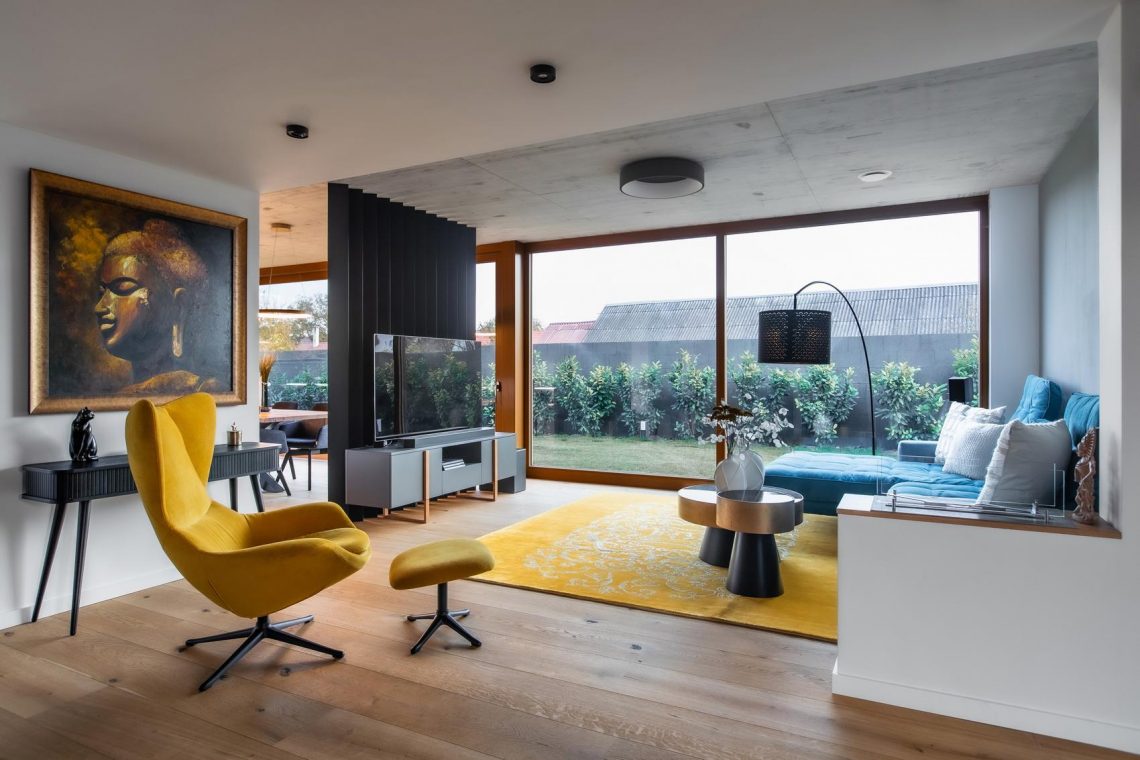 Kortárs stílus a természetes anyagok bájával - modern családi ház Biatorbágyon